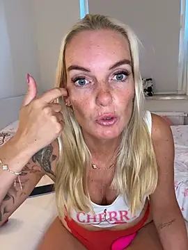 Snapshot of Missblondy39 chatting on 07-25-26, 05:05 Missblondy39 online show from 07-25-26, 05:05