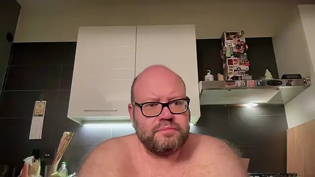 Snapshot of theitalianbear chatting on 06-16-26, 01:52 theitalianbear online show from 06-16-26, 01:52