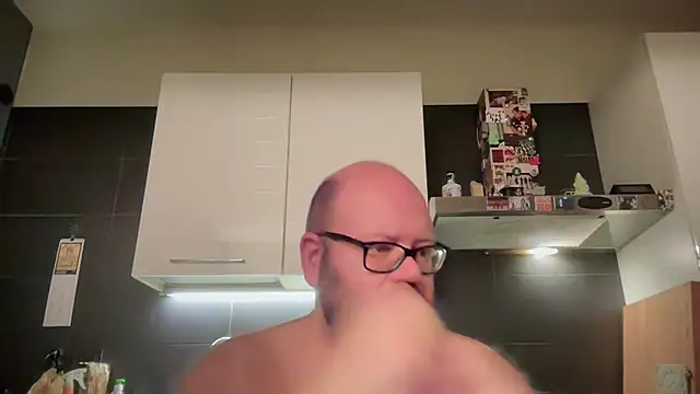Snapshot of theitalianbear chatting on 06-17-26, 02:14 theitalianbear online show from 06-17-26, 02:14