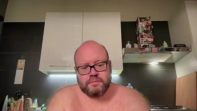 Snapshot of theitalianbear chatting on 06-21-26, 02:36 theitalianbear online show from 06-21-26, 02:36