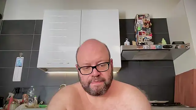 Snapshot of theitalianbear chatting on 07-17-26, 07:37 theitalianbear online show from 07-17-26, 07:37