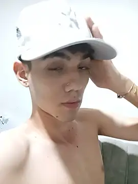 Liam  boy  online show from 07-31-26, 06:24