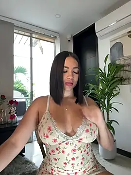 Snapshot of HannaBeckett chatting on 02-02-26, 12:04 HannaBeckett online show from 02-02-26, 12:04