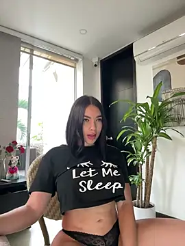 Snapshot of HannaBeckett chatting on 02-14-26, 12:24 HannaBeckett online show from 02-14-26, 12:24