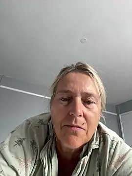 Blondnboujee53 online show from 08-05-26, 10:29
