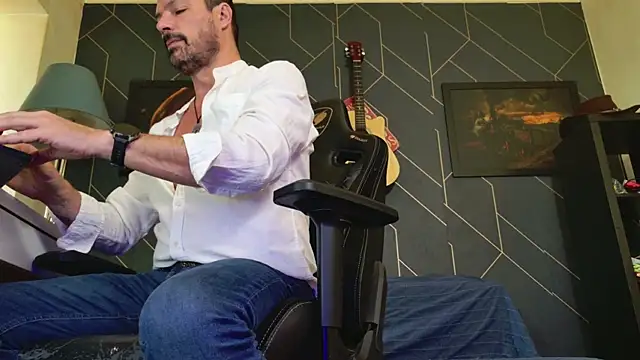 ChrisKox online show from 04-01-26, 08:37