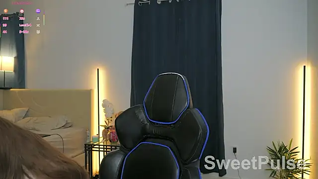 Snapshot of SweetPulse chatting on 03-04-26, 08:15 SweetPulse online show from 03-04-26, 08:15