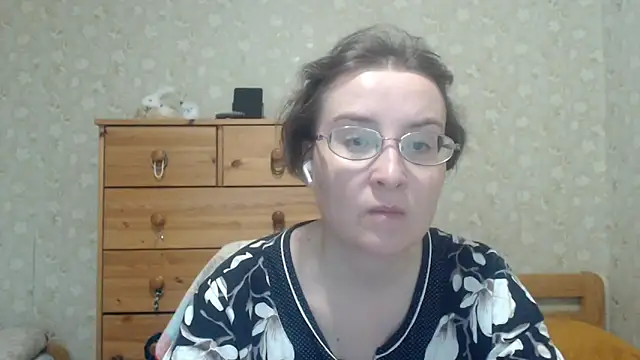 Snapshot of Smart_Rose chatting on 04-16-26, 04:08 Smart Rose online show from 04-16-26, 04:08