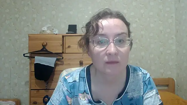 Snapshot of Smart_Rose chatting on 04-19-26, 04:28 Smart Rose online show from 04-19-26, 04:28