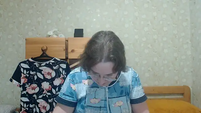Snapshot of Smart_Rose chatting on 04-23-26, 04:09 Smart Rose online show from 04-23-26, 04:09