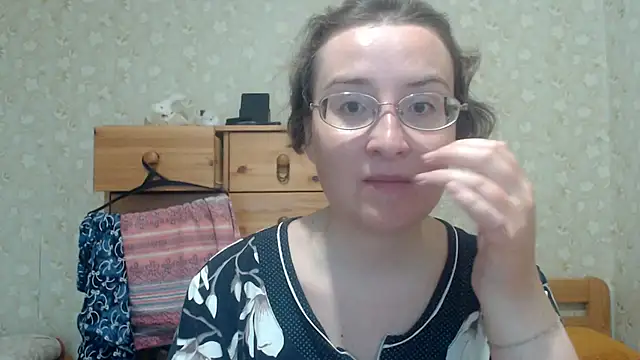 Snapshot of Smart_Rose chatting on 05-14-26, 04:58 Smart Rose online show from 05-14-26, 04:58