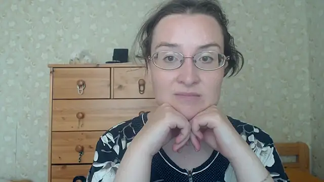 Snapshot of Smart_Rose chatting on 05-19-26, 12:33 Smart Rose online show from 05-19-26, 12:33