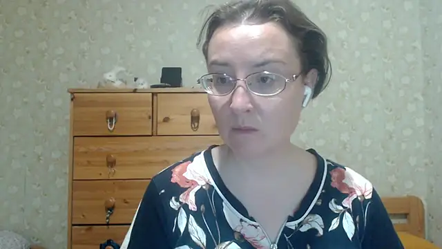 Snapshot of Smart_Rose chatting on 05-25-26, 07:42 Smart Rose online show from 05-25-26, 07:42