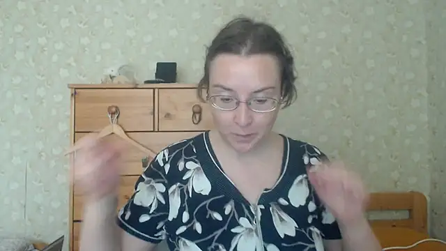 Snapshot of Smart_Rose chatting on 05-31-26, 02:57 Smart Rose online show from 05-31-26, 02:57