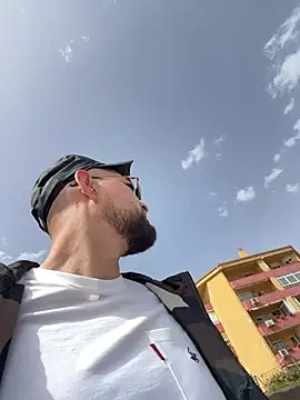 Snapshot of Jesssexboy chatting on 04-10-26, 02:33 Jesssexboy online show from 04-10-26, 02:33