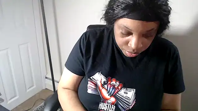 Sexymona1218 online show from 05-22-26, 08:58