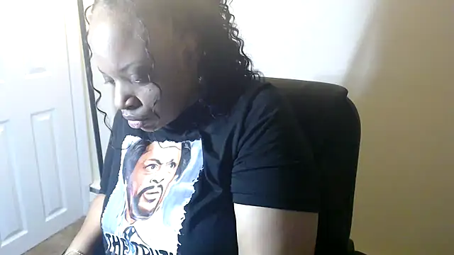 Snapshot of Sexymona1218 chatting on 06-18-26, 06:46 Sexymona1218 online show from 06-18-26, 06:46