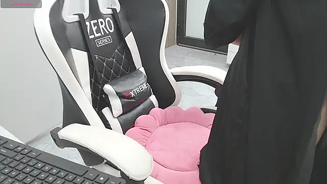 Snapshot of Hanako_love chatting on 03-06-26, 07:16 Hanako love online show from 03-06-26, 07:16