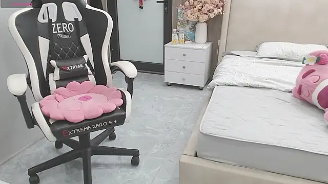 Snapshot of Hanako_love chatting on 03-10-26, 04:23 Hanako love online show from 03-10-26, 04:23