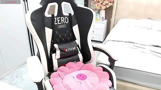 Snapshot of Hanako_love chatting on 03-11-26, 05:08 Hanako love online show from 03-11-26, 05:08