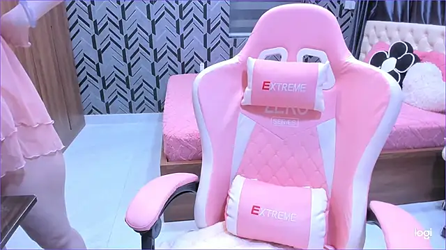 Snapshot of Toyota_Motor_Corporation chatting on 03-04-26, 11:33 Toyota Motor Corporation online show from 03-04-26, 11:33