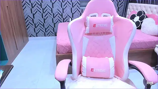 Snapshot of Toyota_Motor_Corporation chatting on 03-05-26, 11:34 Toyota Motor Corporation online show from 03-05-26, 11:34