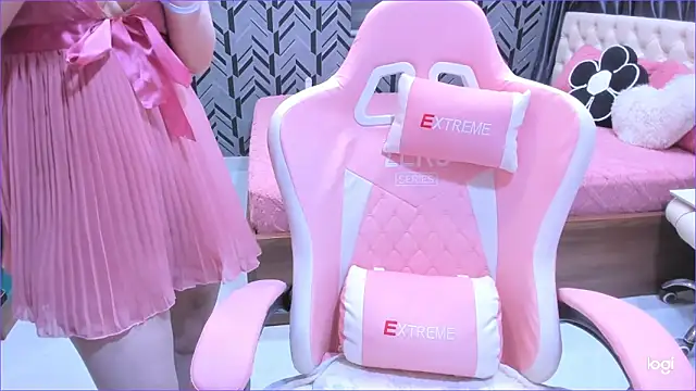 Snapshot of Toyota_Motor_Corporation chatting on 03-11-26, 11:22 Toyota Motor Corporation online show from 03-11-26, 11:22