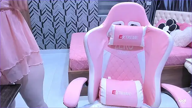 Snapshot of Toyota_Motor_Corporation chatting on 03-12-26, 11:33 Toyota Motor Corporation online show from 03-12-26, 11:33