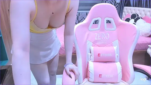 Snapshot of Toyota_Motor_Corporation chatting on 04-06-26, 11:38 Toyota Motor Corporation online show from 04-06-26, 11:38