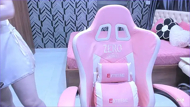 Snapshot of Toyota_Motor_Corporation chatting on 04-07-26, 11:37 Toyota Motor Corporation online show from 04-07-26, 11:37