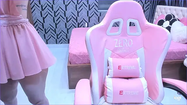 Snapshot of Toyota_Motor_Corporation chatting on 04-08-26, 11:37 Toyota Motor Corporation online show from 04-08-26, 11:37