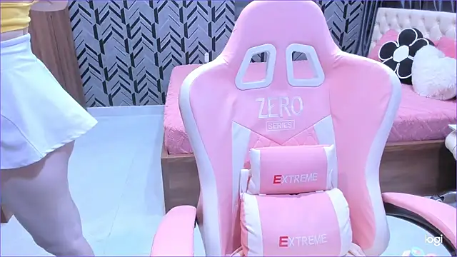 Snapshot of Toyota_Motor_Corporation chatting on 04-10-26, 11:42 Toyota Motor Corporation online show from 04-10-26, 11:42