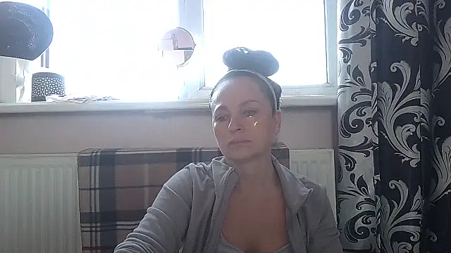 LindaStarS online show from 05-01-26, 04:28