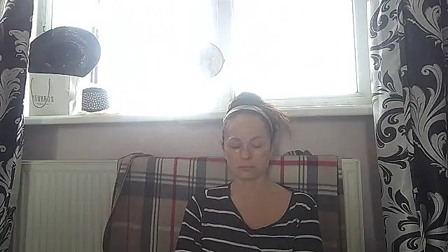 LindaStarS online show from 05-04-26, 04:52