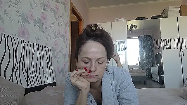 LindaStarS online show from 05-05-26, 05:48