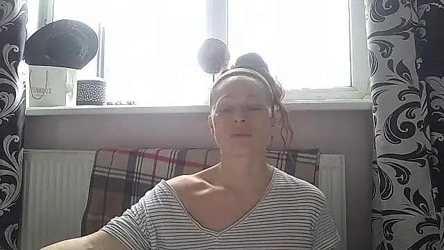 LindaStarS online show from 05-12-26, 04:42