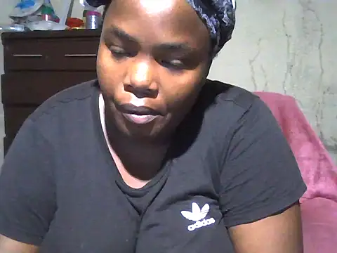 Snapshot of sexybigboobz chatting on 12-21-25, 12:40 sexybigboobz online show from 12-21-25, 12:40