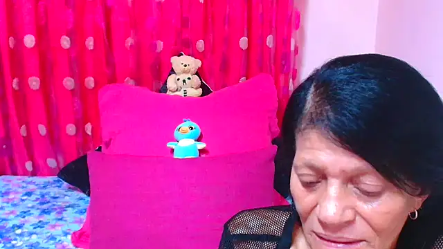 Snapshot of SLUTTYROXY chatting on 03-18-26, 06:33 SLUTTYROXY online show from 03-18-26, 06:33