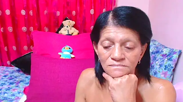 Snapshot of SLUTTYROXY chatting on 03-19-26, 07:23 SLUTTYROXY online show from 03-19-26, 07:23