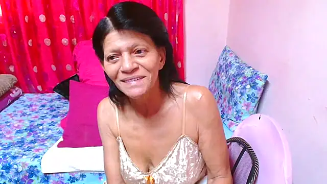 Snapshot of SLUTTYROXY chatting on 03-21-26, 06:18 SLUTTYROXY online show from 03-21-26, 06:18