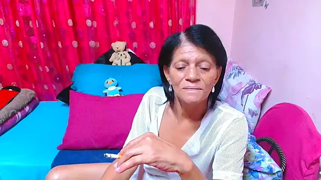 Snapshot of SLUTTYROXY chatting on 04-09-26, 06:24 SLUTTYROXY online show from 04-09-26, 06:24