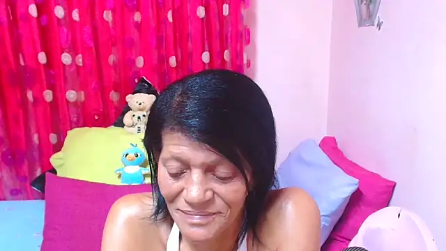 Snapshot of SLUTTYROXY chatting on 04-15-26, 07:10 SLUTTYROXY online show from 04-15-26, 07:10