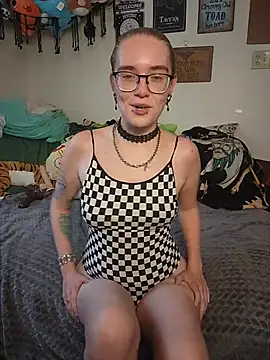 Izzy Hellbourne online show from 07-16-26, 08:59