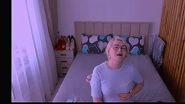 sabrinamacmarren online show from 05-11-26, 04:04