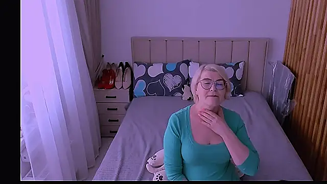 sabrinamacmarren online show from 05-12-26, 01:52