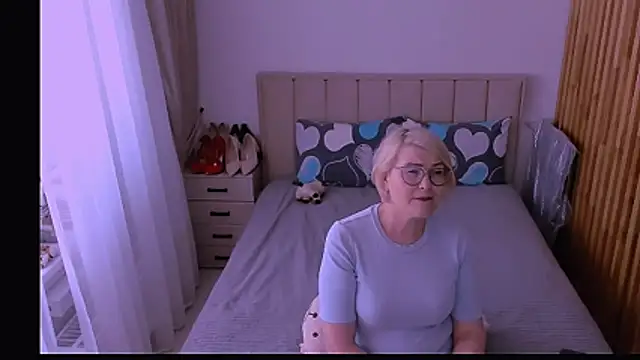 sabrinamacmarren online show from 05-13-26, 02:03