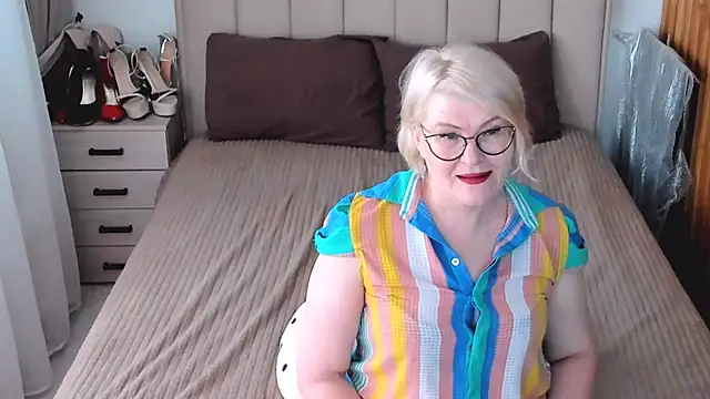 sabrinamacmarren online show from 07-10-26, 03:14
