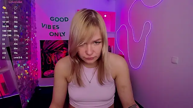 Snapshot of BellaDreamy chatting on 02-25-26, 08:57 BellaDreamy online show from 02-25-26, 08:57