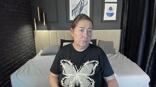 Snapshot of LindaPassionate chatting on 07-10-26, 05:34 LindaPassionate online show from 07-10-26, 05:34