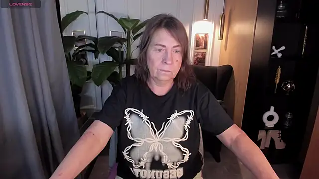 Snapshot of LindaPassionate chatting on 07-24-26, 05:16 LindaPassionate online show from 07-24-26, 05:16